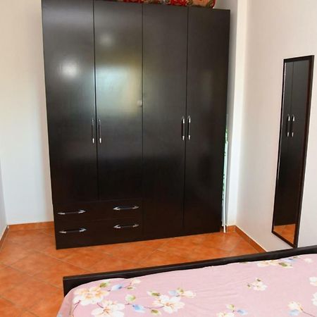 Gzim'S Apartment Дуррес Экстерьер фото
