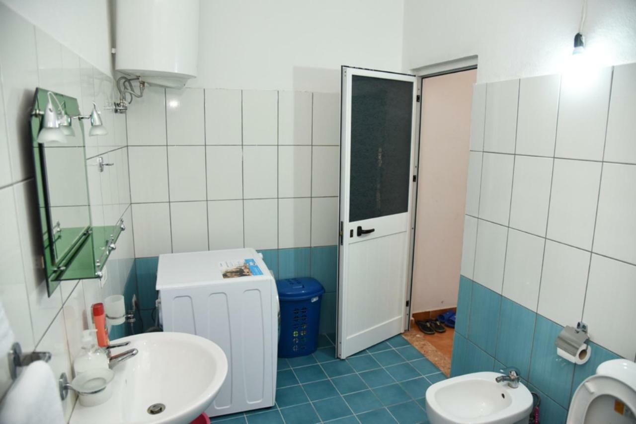 Gzim'S Apartment Дуррес Экстерьер фото