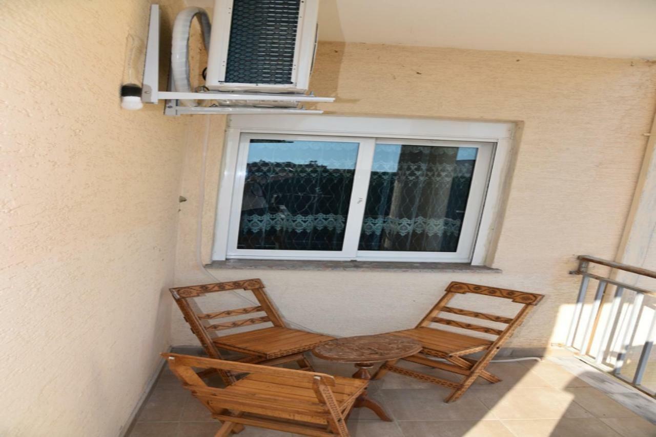Gzim'S Apartment Дуррес Экстерьер фото